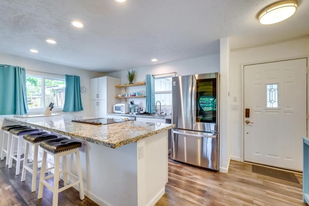 Lovely Kailua-Kona Home About 2 Mi To Town And Beach!